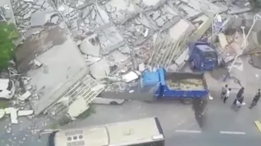 China: Un bloc cu 6 etaje s-a prăbușit din senin. Cinci persoane au murit, iar alte câteva zeci sunt prinse sub dărâmături (VIDEO)