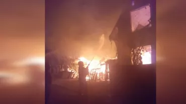Botoșani: Casă distrusă de un incendiu. Focul ar fi fost pus intenționat (VIDEO)