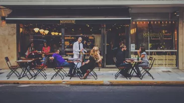 Grecia: Zone exclusive pentru persoanele vaccinate împotriva COVID-19 la baruri și restaurante