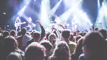 1.000 de persoane, diagnosticate cu COVID-19 după ce au participat la un festival de muzică din Olanda