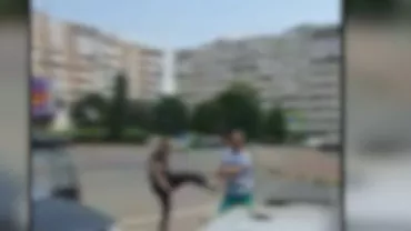 Bătaie în traficul din Suceava. Doi șoferi și-au împărțit pumni și picioare (VIDEO)