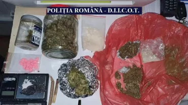 Patru tineri, reținuți în Vama Veche pentru trafic de droguri de mare risc. Instanța a dispus arestarea preventivă a trei dintre ei