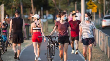 Motivul pentru care OMS îndeamnă persoanele vaccinate să poarte mască de protecție: Tulpina Delta se răspândește rapid