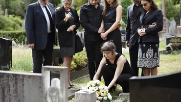Cum va poate ajuta firma de servicii funerare sector 5 cu transportul la cimitir?