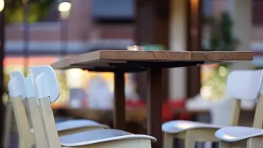 Incredibil cât costă o ciorbă de burtă la împinge tava în stațiunea Mamaia. Prețul bubuie dacă turistul vrea și pâine, smântână extra și ardei iute
