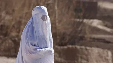 Femeile afgane, înspăimântate de lista celor 29 de reguli și pedepse: Biciuirea, uciderea cu pietre în public sau tăierea degetelor persoanelor care își fac unghiile