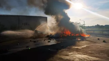 Incendiu în Timișoara la o stație de sortare a deșeurilor: Tone de vopsele și alte materiale inflamabile, cuprinse de flăcări