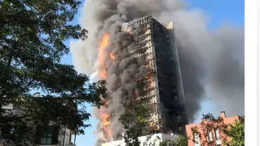 Incendiu puternic în Milano la un zgârie-nori. Flăcările au cuprins întreaga clădire