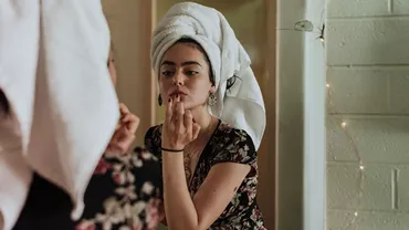 Rasfata-te cu cosmetice cu ulei de canabis! Iata beneficiile pentru pielea ta