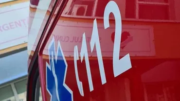 Accident pe A1. O mașină a luat foc, după ce s-a ciocnit cu un autocar în care se aflau 30 de persoane