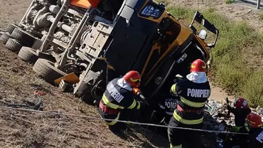 Accident teribil pe A4. Un TIR a dărâmat balustrada unui pod și a căzut în gol de la 30 de metri