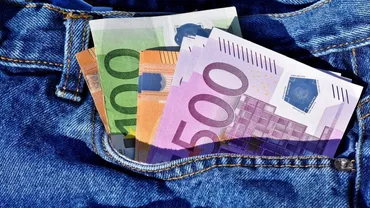 A găsit un plic cu 10.000 de euro într-o biserică. După un an, a primit un telefon care a uimit-o