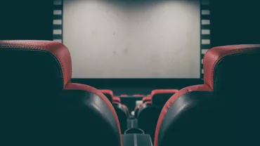 Ministerul Culturii: Cinematografele, instituţiile de spectacole şi/sau concerte - deschise cu până la 50% din capacitatea maximă