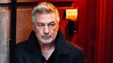 Incident tragic pe un platou de filmare din SUA: actorul Alec Baldwin a împuşcat mortal o femeie pe platourile de filmare a westernului „Rust“