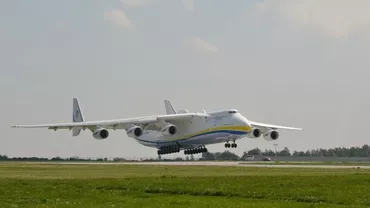 Cel mai mare avion cargo din lume, un Antonov AN-225, va ateriza joi în România