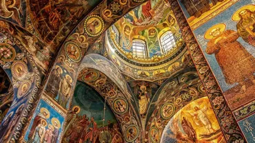 Noi restricții pentru slujbele religioase. Cum se face accesul în interiorul bisericilor și ce măsuri trebuie să respecte credincioși