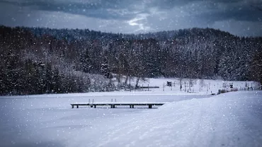 Prognoza meteo: Un ciclon puternic loveşte România. Unde va ninge