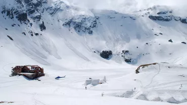 Zăpadă de peste 160 de centimetri în munții din România. Ce spun salvamontiștii despre riscurile existente