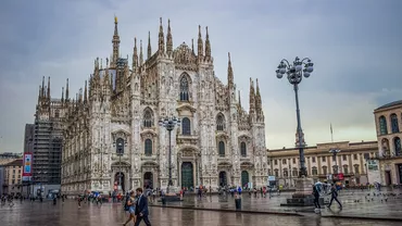 Italia introduce noi restricții pentru persoanele nevaccinate. Certificatul verde, obligatoriu inclusiv pentru transportul public. Vaccinarea, obligatorie și pentru personalul din școli, poliție și armată