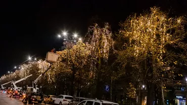 Nicușor Dan: Am început montarea decorațiunilor de Crăciun în București / O operațiune care în trecut costa 9 milioane de lei se va face acum cu 1 milion