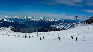 Val de scumpiri în stațiunile de pe Valea Prahovei. Turiștii, nevoiți să plătească sume colosale la telecabină