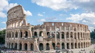 Poliția italiană caută intensiv turistul care și-a scrijelit numele pe zidul Colosseumului. Riscă o amendă de 13.000 de euro și 5 ani de închisoare