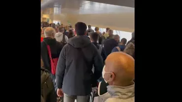 Cozi uriașe în Aeroportul Otopeni: Oamenii stau să completeze „hârtii care probabil ajung maculatură” / Răzvan Pascu: „O regulă stupidă luată dintr-un birou de un om care n-are nicio legătură cu pământul acesta” (VIDEO)