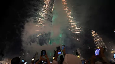 Revelion 2022 | Dubaiul a dat clasă și de data aceasta: Focul impresionant de artificii de la Burj Khalifa a făcut senzație în toată lumea (VIDEO)