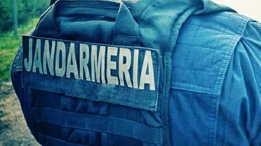 Un elev a fost bătut în fața unui liceu din Râmnicu Vâlcea. Agresorul, un adolescent de 16 ani, purta la el un cuțit și un pistol de airsoft