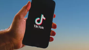 Patru tineri au murit într-o mașină pe care o furase pentru a face o provocare pe TikTok