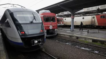 De azi circulă „Trenurile Soarelui”. Lipsa de vagoane îi vor obliga pe cei din nord-vest să călătorească 19 ore în poziția ”șezut” la Clasa II