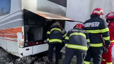 Incendiu în Maramureș. Un autocar, în care se aflau 25 de copii și 13 adulți, a luat foc