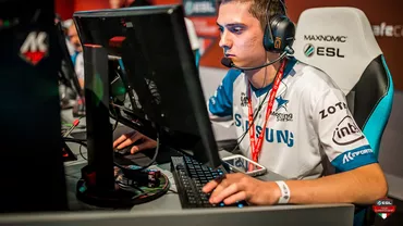 Un tânăr de origine română a murit după ce a căzut de la etajul 9, în Rusia. Băiatul era campion la CS:GO