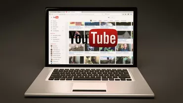 Cel mai vizionat videoclip de pe YouTube. A adunat 10 miliarde de vizualizări