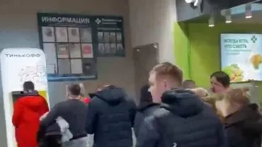 Rușii fac cozi la bancomatele din Moscova după sancțiunile economice impuse de SUA și UE (VIDEO)