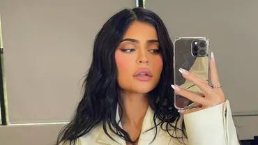 Kylie Jenner spune că faptul că a devenit mamă a ajutat-o să-și iubească mai mult corpul: Îmi văd trăsăturile în fiica și fiul meu