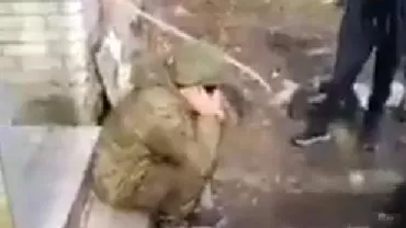 Sute de soldați ruși, capturați de forțele ucrainene. Trupele lui Putin sunt tinere, neantrenate și flămânde (VIDEO)