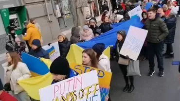 Zeci de persoane au participat la Manifestaţia de solidarizare cu Ucraina organizată de Asociaţia ”21 Decembrie 1989”