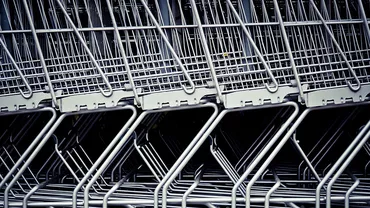 Magazinele mari din Grecia restricționează achiziţiile de făină şi ulei de floarea soarelui