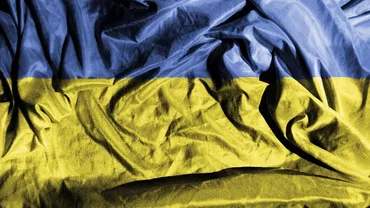 O femeie din Moscova, amendată pentru boneta galben-albastră și o inimioară în culorile Ucrainei