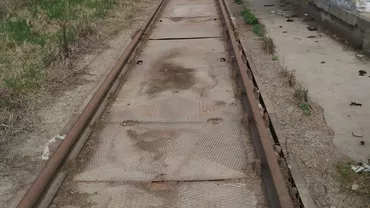 Doi tineri de 19 și 20 de ani au dezmembrat o cale ferată. Aceștia au fost reținuți în arest preventiv