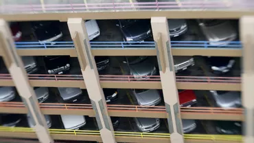 Doi tineri din Germania au murit după ce s-au prăbușit cu mașina dintr-o parcare supraetajată