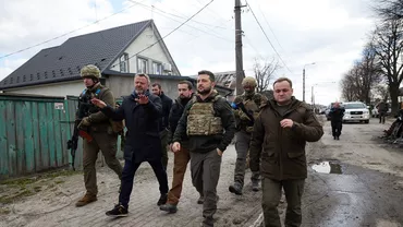 Volodimir Zelenski a vizitat scenele masacrului din regiunea Kiev. Președintele Ucrainei a mers inclusiv la Bucea (GALERIE FOTO)