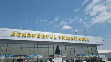 O turmă de porci a păscut în fața Aeroportului Timișoara. „Uite, prim-miniștrii noștri la aeroport” (VIDEO)