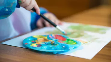 Reînscrierile la creșă și grădiniță încep de luni, 20 mai. Ce acte trebuie depuse