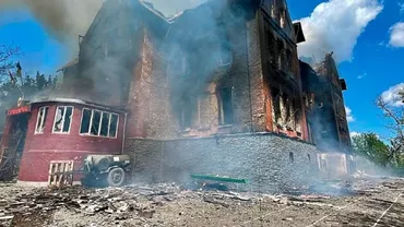 Trupele ruse au distrus un gimnaziu din secolul XIX, în Lisiciansk. Clădirea istorică a ars (video)