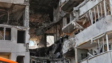 Forțele militare rusești au bombardat cu rachete hipersonice un centru comercial şi două hoteluri din Odesa
