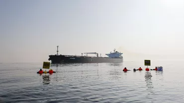 O cantitate record de petrol brut rusesc e încărcată în nave, dar nu prea se găsesc cumpărători