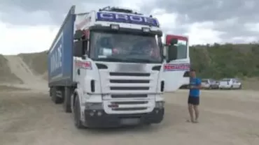 Băcăuan, cu TIR-ul pe plaja sălbatică de la Corbu: „Ăsta e hotelul meu, taică!”