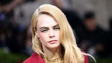 Cara Delevigne, surprinsă în ipostaze tandre alături de o femeie. Vedeta nu-și mai ascunde orientarea sexuală
